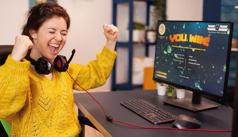 Female Gamers Are On The Rise﻿ - Portada